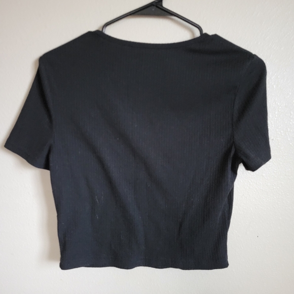 MOTF- black vneck crop top - Picture 2 of 2